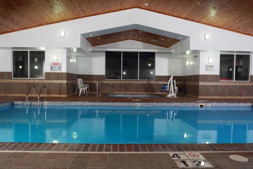 Holiday Inn Express O'Neill By Ihg Bagian luar foto