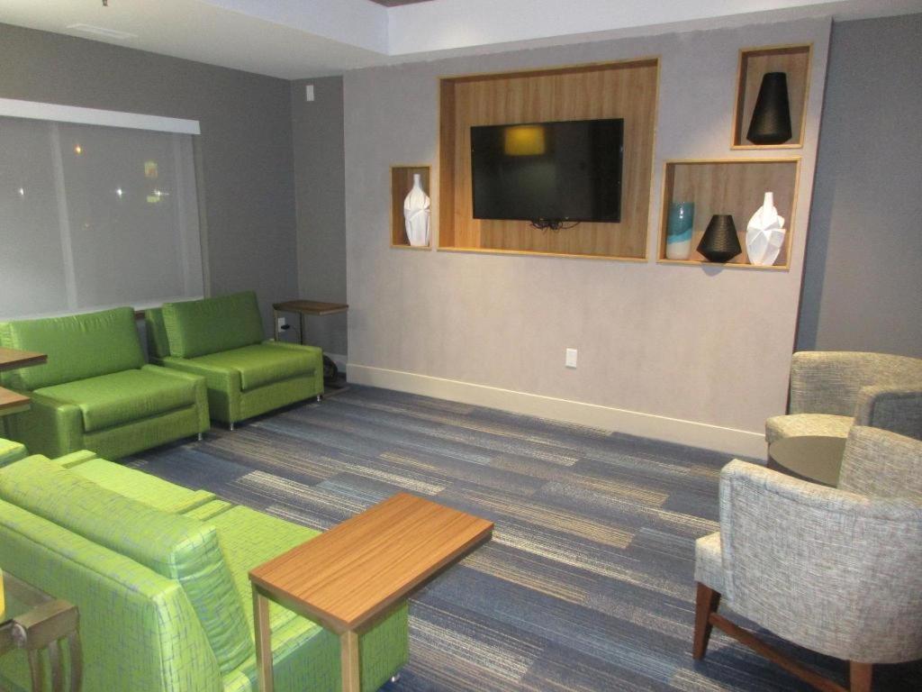 Holiday Inn Express O'Neill By Ihg Bagian luar foto