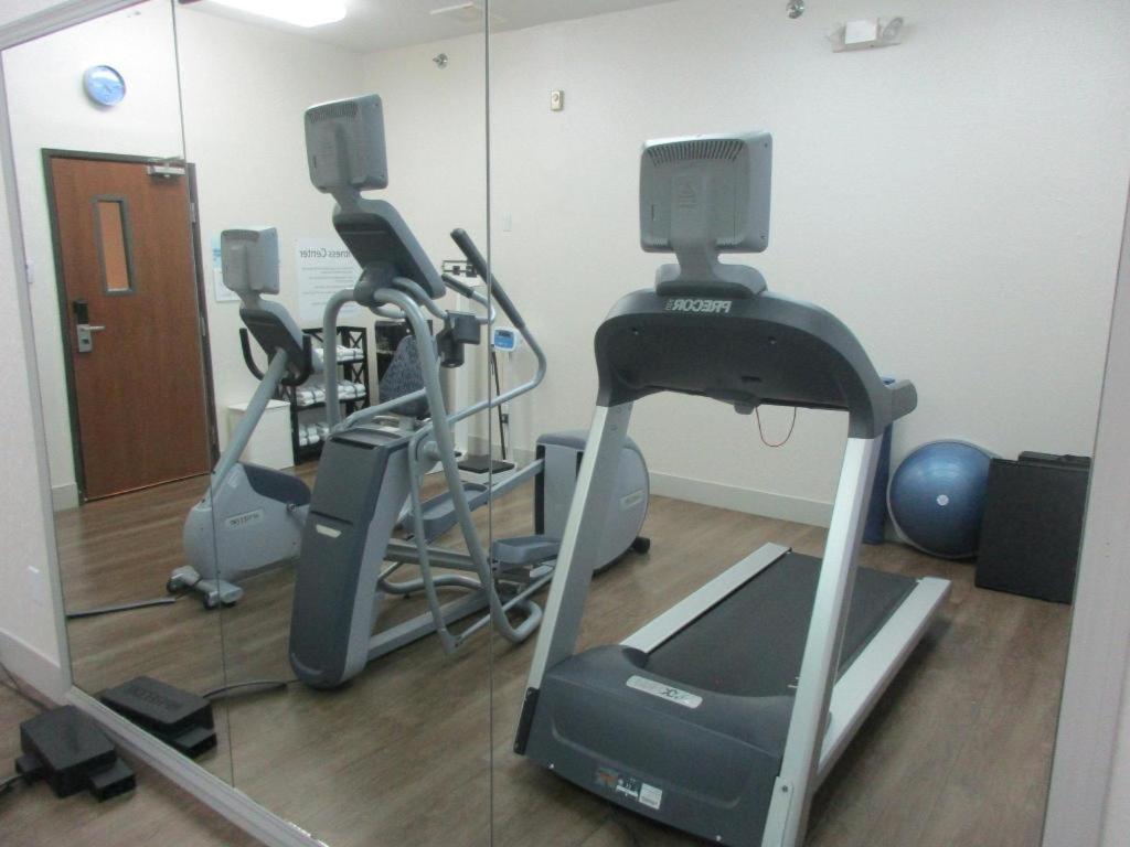 Holiday Inn Express O'Neill By Ihg Bagian luar foto