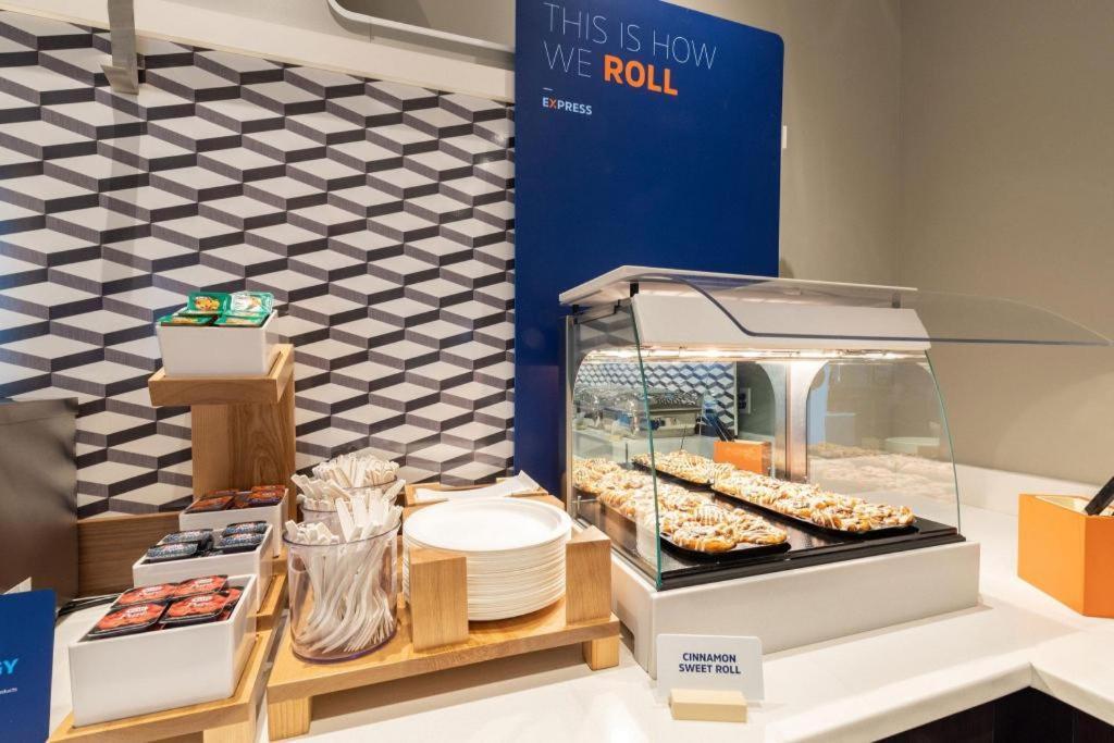 Holiday Inn Express O'Neill By Ihg Bagian luar foto